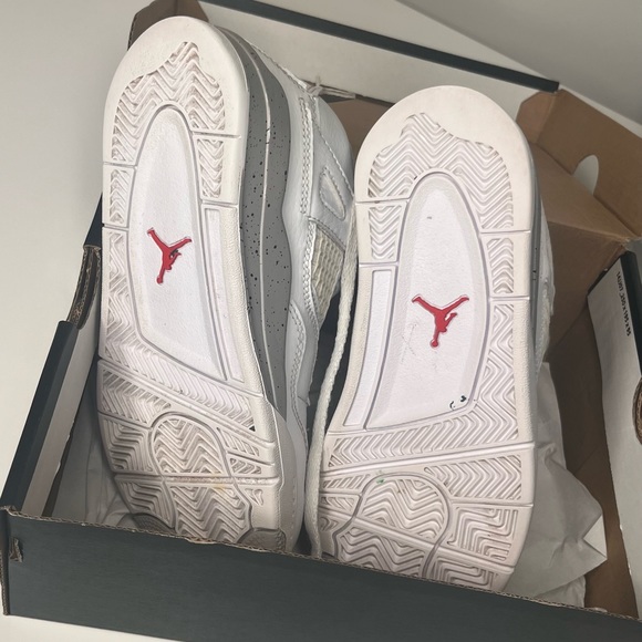 Jordan 4’s Oreo - Picture 4 of 5